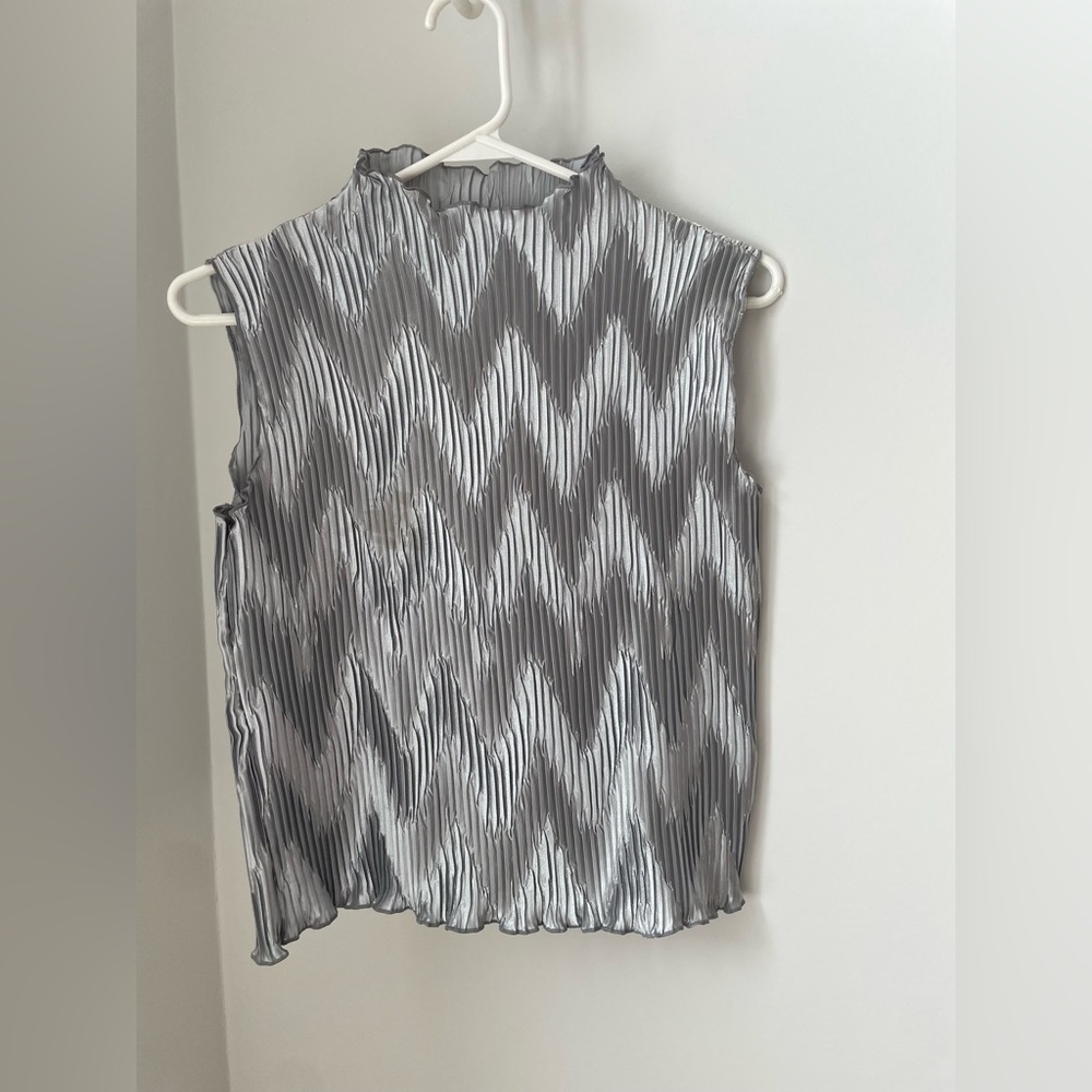 Great silver vintage stretchy top!